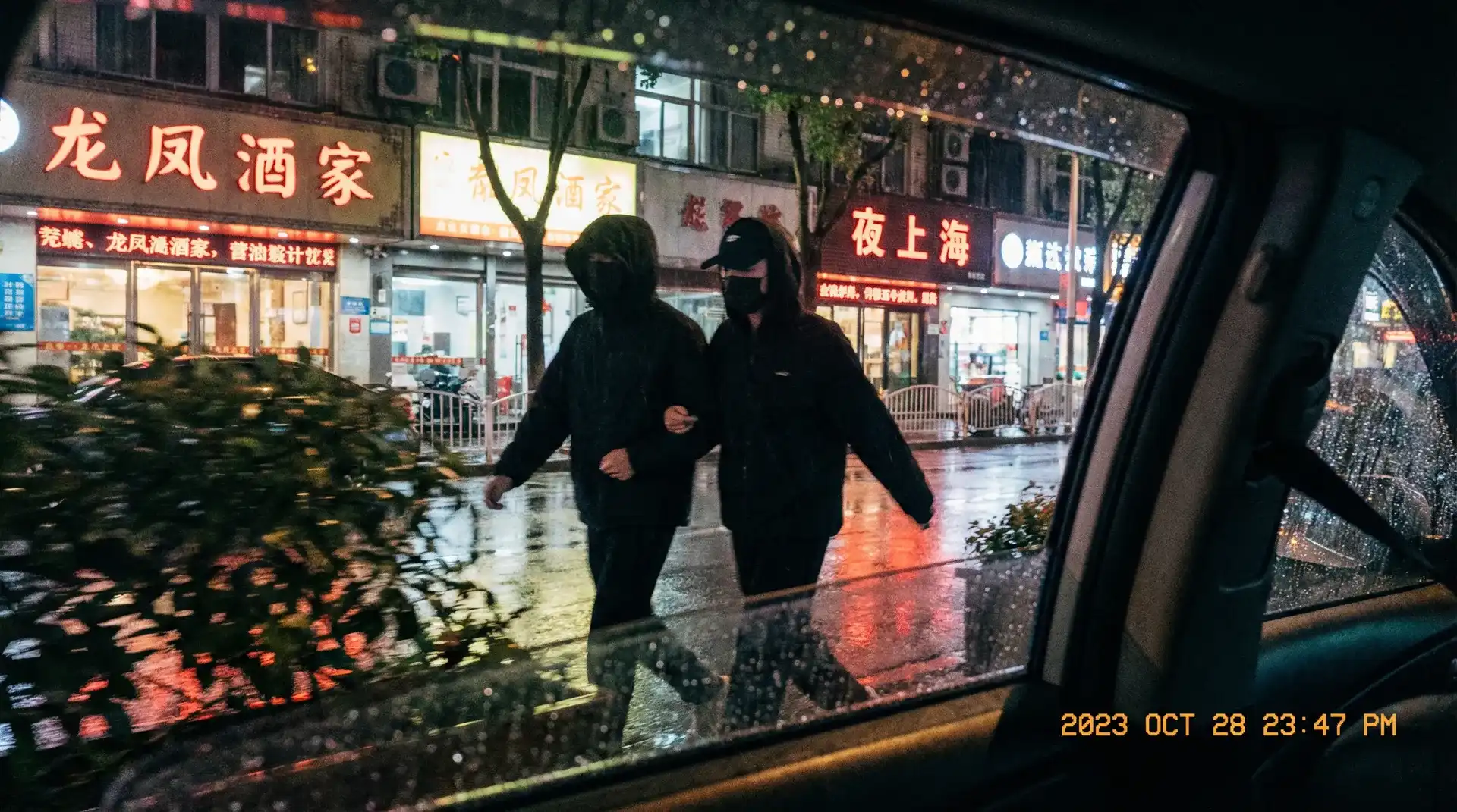 乐玩LW网址 - 顶流明星深夜密会现场抓拍照片
